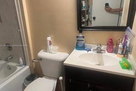 Copropriété à vendre à North Miami Beach, Floride: 2 chambres, 94.02 m2 № 2042102 - photo 9