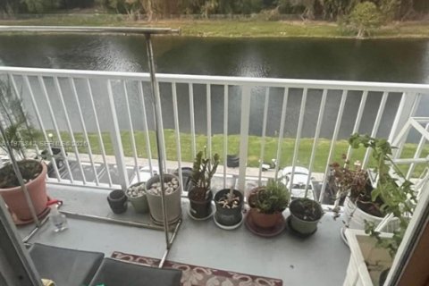 Copropriété à vendre à North Miami Beach, Floride: 2 chambres, 94.02 m2 № 2042102 - photo 12