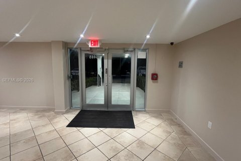 Copropriété à vendre à North Miami Beach, Floride: 2 chambres, 94.02 m2 № 2042102 - photo 2