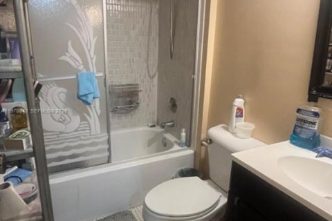 Copropriété à vendre à North Miami Beach, Floride: 2 chambres, 94.02 m2 № 2042102 - photo 8