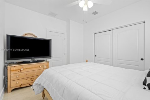 House in Miami, Florida 4 bedrooms, 217.21 sq.m. № 2186284 - photo 26