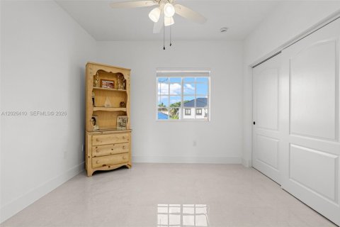 House in Miami, Florida 4 bedrooms, 217.21 sq.m. № 2186284 - photo 28