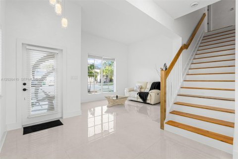 House in Miami, Florida 4 bedrooms, 217.21 sq.m. № 2186284 - photo 5