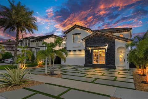 House in Miami, Florida 4 bedrooms, 217.21 sq.m. № 2186284 - photo 2