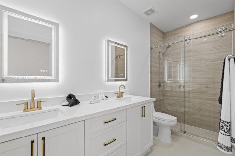 House in Miami, Florida 4 bedrooms, 217.21 sq.m. № 2186284 - photo 27