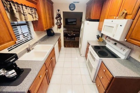 House in Zephyrhills, Florida 3 bedrooms, 130.9 sq.m. № 1850313 - photo 15