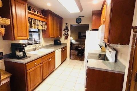 House in Zephyrhills, Florida 3 bedrooms, 130.9 sq.m. № 1850313 - photo 16