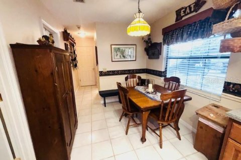 House in Zephyrhills, Florida 3 bedrooms, 130.9 sq.m. № 1850313 - photo 13