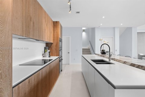Condominio en venta en Miami, Florida, 3 dormitorios, 309.92 m2 № 2244356 - foto 25