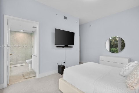 Condominio en venta en Miami, Florida, 3 dormitorios, 309.92 m2 № 2244356 - foto 12