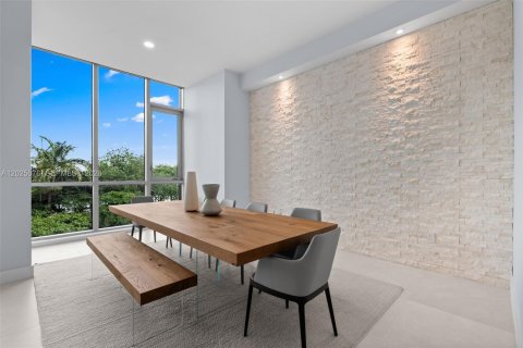 Condominio en venta en Miami, Florida, 3 dormitorios, 309.92 m2 № 2244356 - foto 21