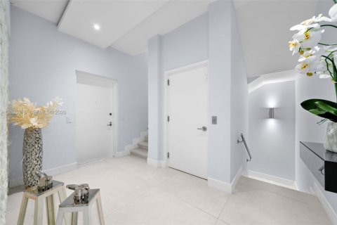 Condominio en venta en Miami, Florida, 3 dormitorios, 309.92 m2 № 2244356 - foto 2