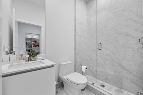 Condominio en venta en Miami, Florida, 3 dormitorios, 309.92 m2 № 2244356 - foto 30