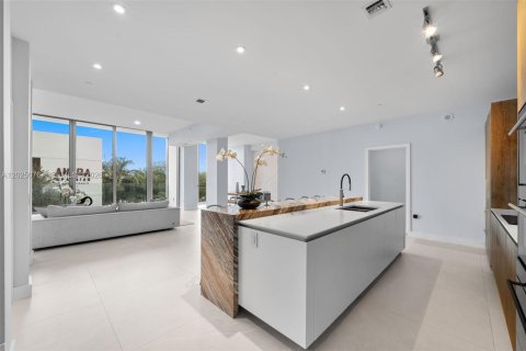 Condominio en venta en Miami, Florida, 3 dormitorios, 309.92 m2 № 2244356 - foto 26
