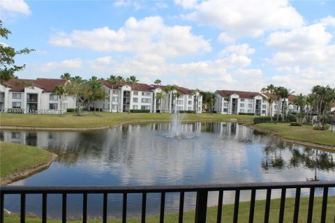 Condominio en venta en Doral, Florida, 2 dormitorios, 75.99 m2 № 1972657 - foto 2