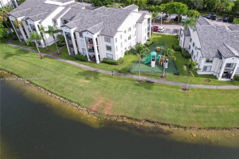 Condominio en venta en Doral, Florida, 2 dormitorios, 75.99 m2 № 1972657 - foto 5