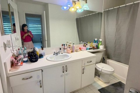 Condominio en venta en Doral, Florida, 2 dormitorios, 75.99 m2 № 1972657 - foto 18