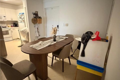 Condominio en venta en Doral, Florida, 2 dormitorios, 75.99 m2 № 1972657 - foto 12