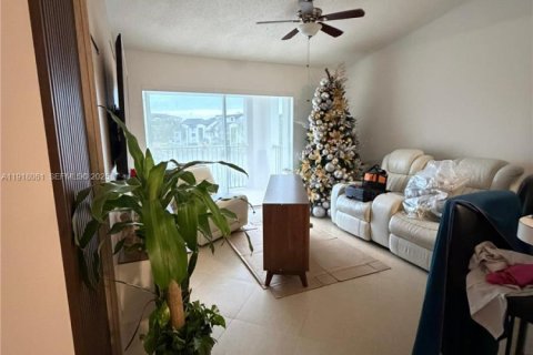 Condominio en venta en Doral, Florida, 2 dormitorios, 75.99 m2 № 1972657 - foto 11