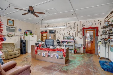 Commercial property in New Port Richey, Florida 430.69 sq.m. № 2211794 - photo 14