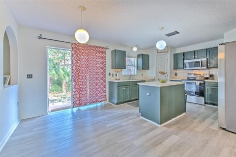 House in Spring Hill, Florida 4 bedrooms, 206.43 sq.m. № 1717679 - photo 12