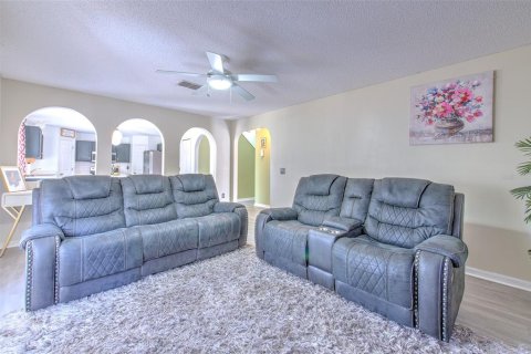 House in Spring Hill, Florida 4 bedrooms, 206.43 sq.m. № 1717679 - photo 19