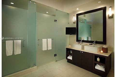 Condo in Doral, Florida  № 2082364 - photo 2