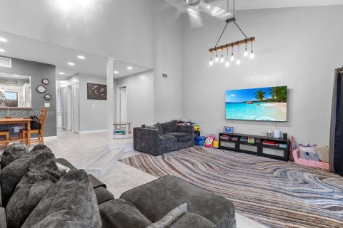 Купить таунхаус в Дейви, Флорида 2 спальни, 123.19м2, № 2040941 - фото 3