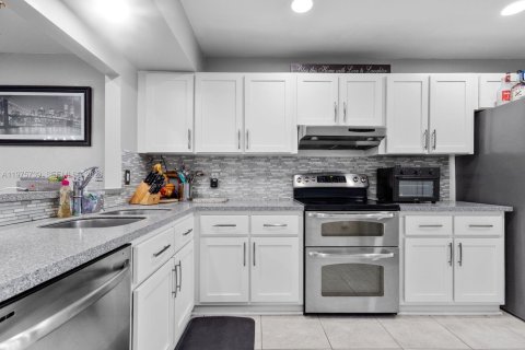 Купить таунхаус в Дейви, Флорида 2 спальни, 123.19м2, № 2040941 - фото 10