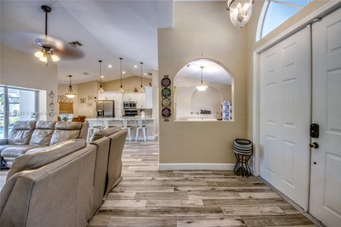 Купить виллу или дом в Кейп-Корал, Флорида 4 спальни, 159.23м2, № 1927211 - фото 3