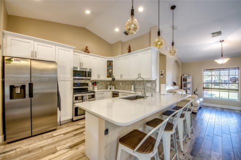 Купить виллу или дом в Кейп-Корал, Флорида 4 спальни, 159.23м2, № 1927211 - фото 9