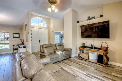 Купить виллу или дом в Кейп-Корал, Флорида 4 спальни, 159.23м2, № 1927211 - фото 4