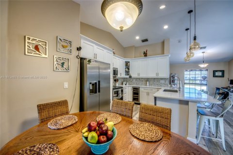 Купить виллу или дом в Кейп-Корал, Флорида 4 спальни, 159.23м2, № 1927211 - фото 10