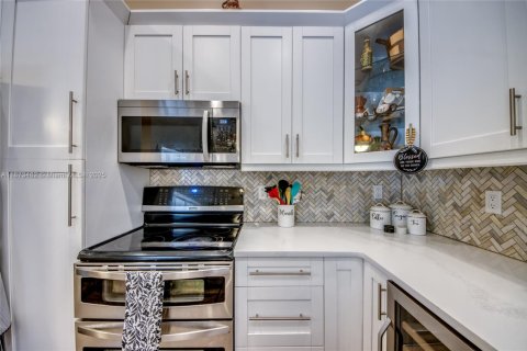 Купить виллу или дом в Кейп-Корал, Флорида 4 спальни, 159.23м2, № 1927211 - фото 8