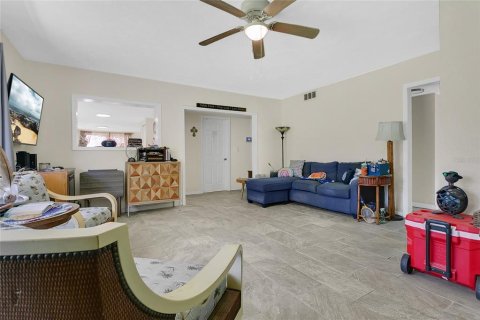 House in Daytona Beach, Florida 3 bedrooms, 120.77 sq.m. № 1802859 - photo 12