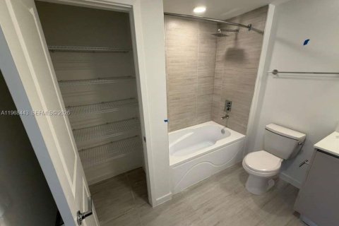 Condominio en alquiler en Orlando, Florida, 2 dormitorios, 95.04 m2 № 2041389 - foto 9