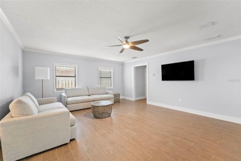 Casa en venta en Tampa, Florida, 4 dormitorios, 242.29 m2 № 1792773 - foto 17
