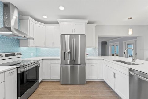 Casa en venta en Tampa, Florida, 4 dormitorios, 242.29 m2 № 1792773 - foto 11