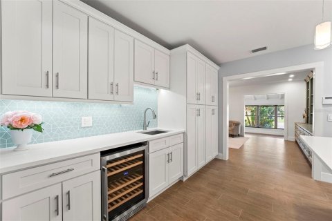 Casa en venta en Tampa, Florida, 4 dormitorios, 242.29 m2 № 1792773 - foto 9