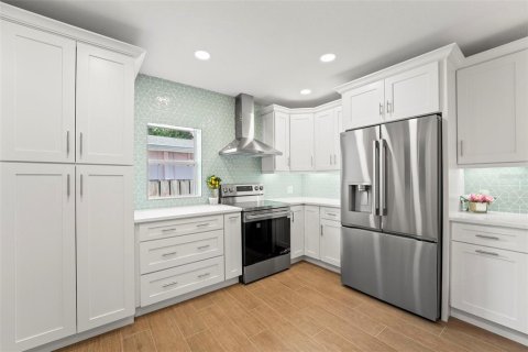 Casa en venta en Tampa, Florida, 4 dormitorios, 242.29 m2 № 1792773 - foto 12