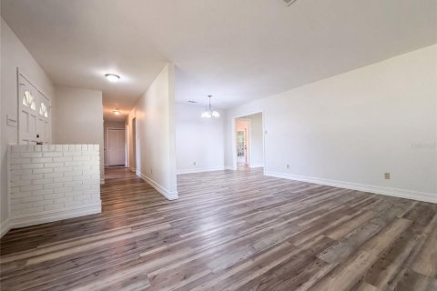 House in Brandon, Florida 3 bedrooms, 122.82 sq.m. № 2354889 - photo 7