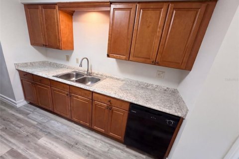 House in Brandon, Florida 3 bedrooms, 122.82 sq.m. № 2354889 - photo 16