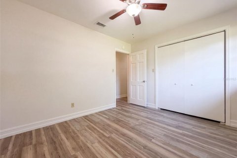 House in Brandon, Florida 3 bedrooms, 122.82 sq.m. № 2354889 - photo 25