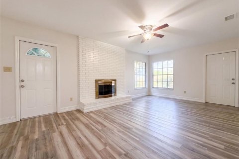 House in Brandon, Florida 3 bedrooms, 122.82 sq.m. № 2354889 - photo 3