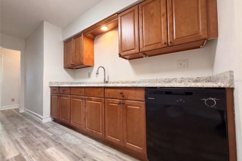 House in Brandon, Florida 3 bedrooms, 122.82 sq.m. № 2354889 - photo 15