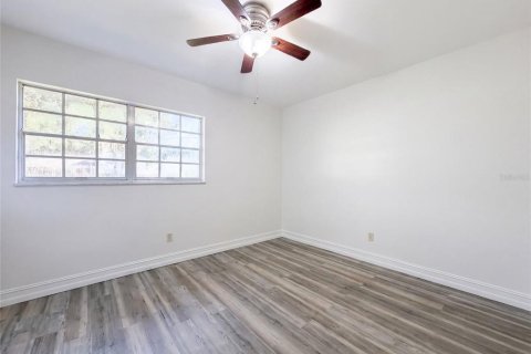 House in Brandon, Florida 3 bedrooms, 122.82 sq.m. № 2354889 - photo 4