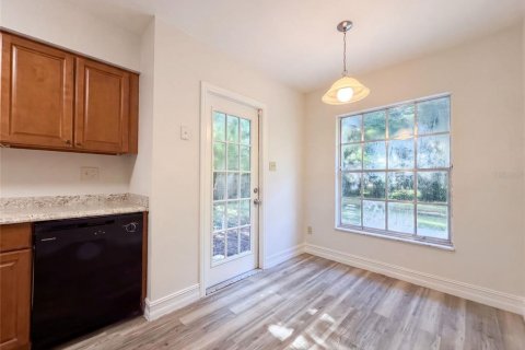 House in Brandon, Florida 3 bedrooms, 122.82 sq.m. № 2354889 - photo 13