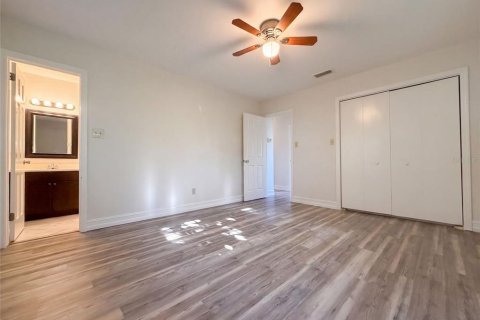House in Brandon, Florida 3 bedrooms, 122.82 sq.m. № 2354889 - photo 22
