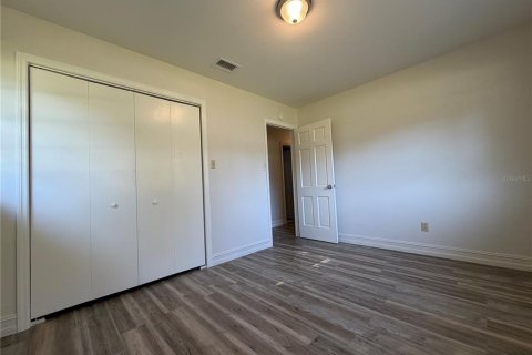 House in Brandon, Florida 3 bedrooms, 122.82 sq.m. № 2354889 - photo 24