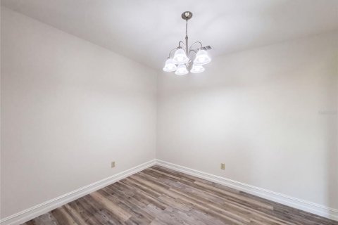 House in Brandon, Florida 3 bedrooms, 122.82 sq.m. № 2354889 - photo 9